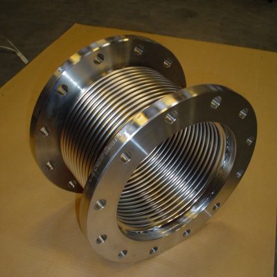 Metallic expansion joint